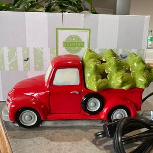 Scentsy Special Delivery Red Retro Truck & Christmas Tree Lid Full Size Warmer
